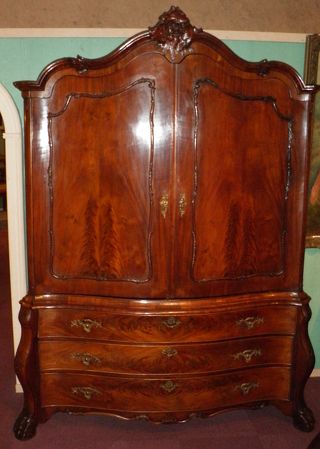 Mahonie houten meidenkast
